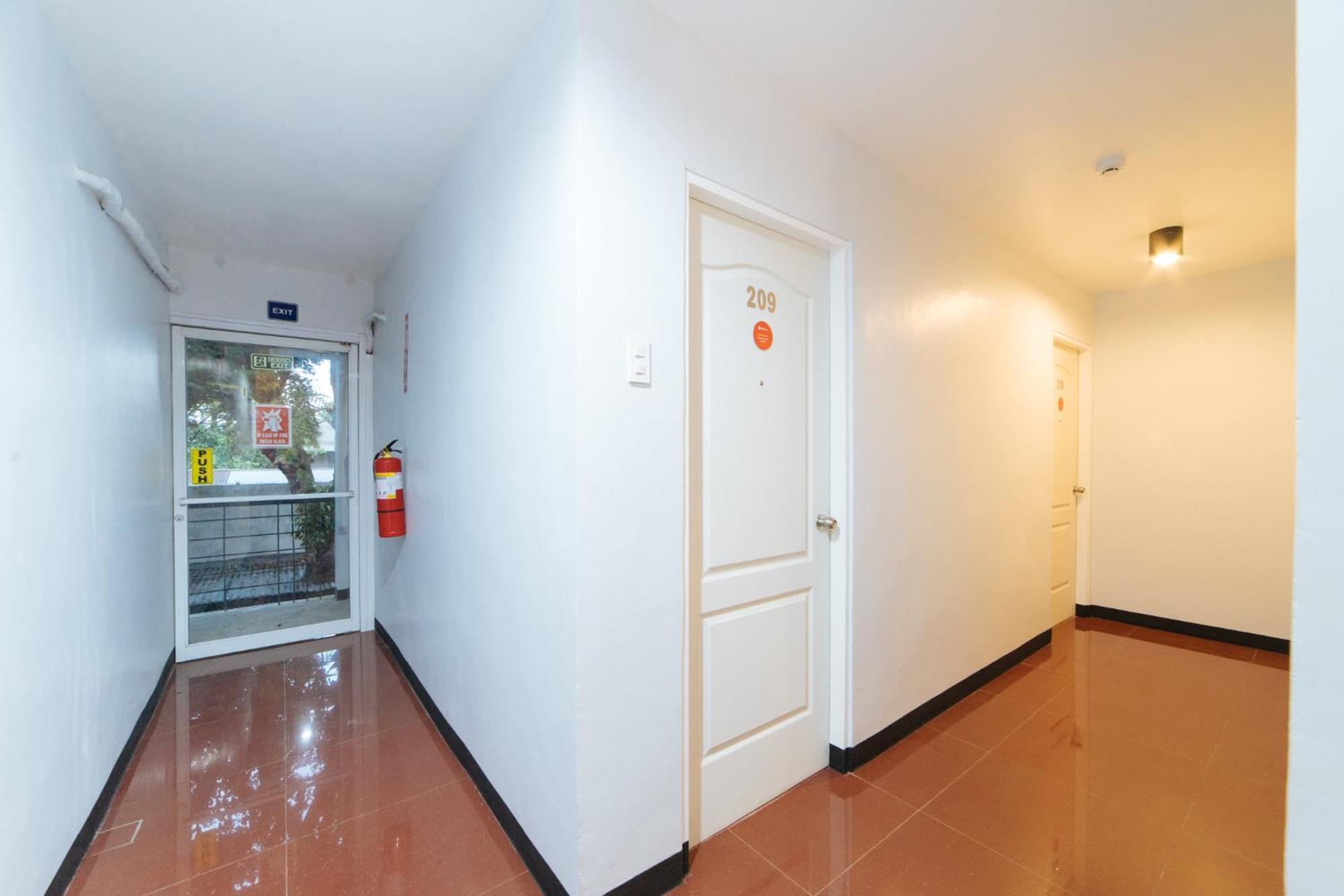 Reddoorz At Nirvana Pension House 바콜로드 외부 사진