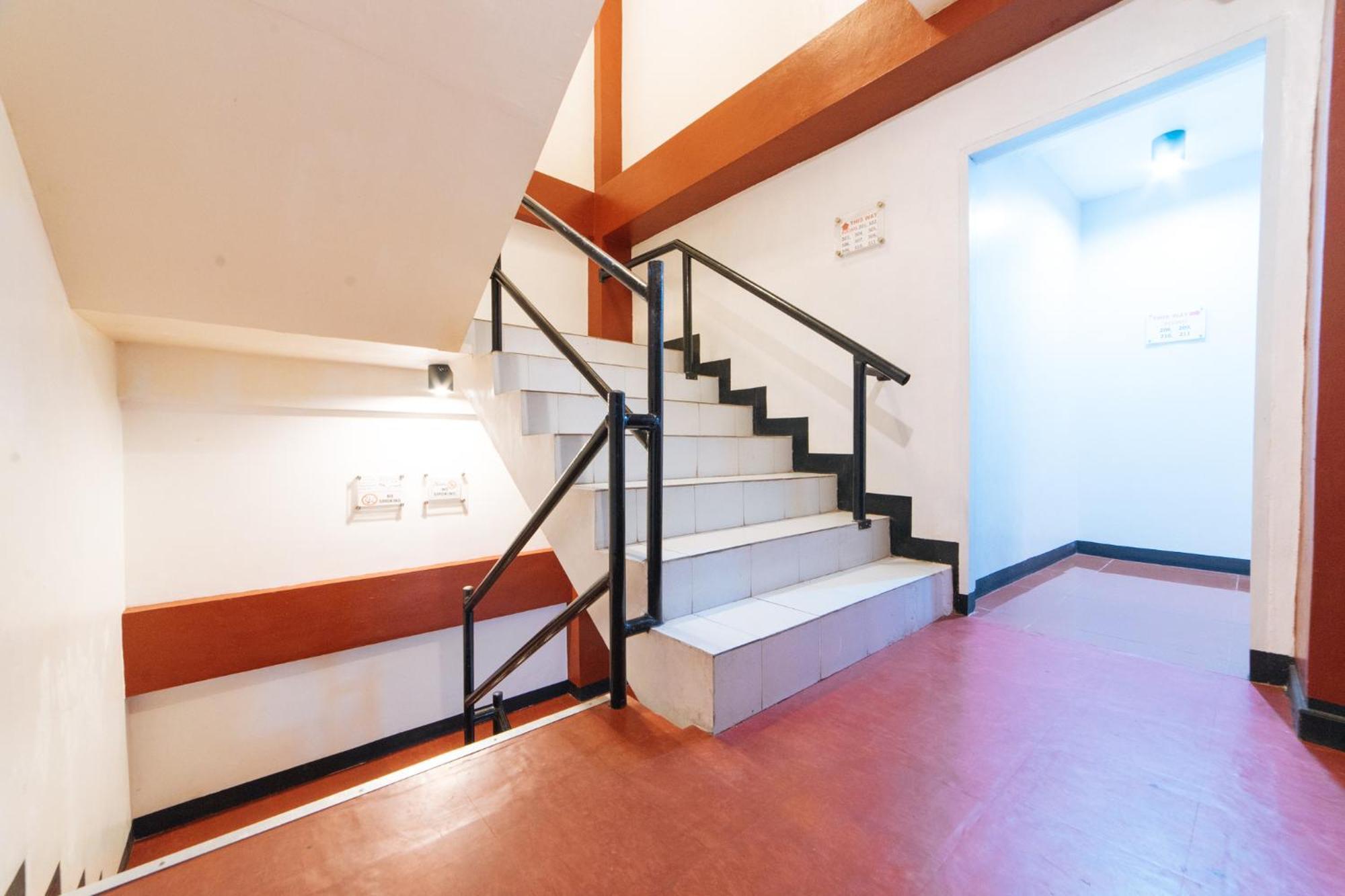 Reddoorz At Nirvana Pension House 바콜로드 외부 사진