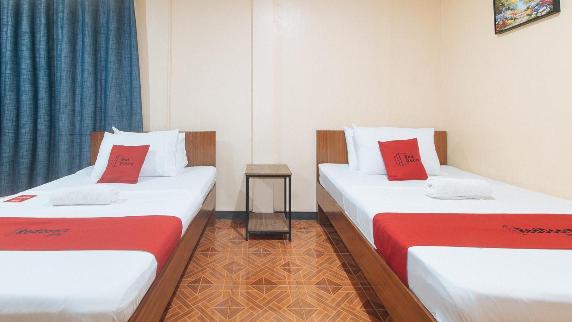 Reddoorz At Nirvana Pension House 바콜로드 외부 사진